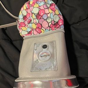 bubblegum dispenser purse